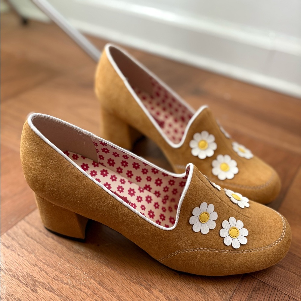 Women's Mustard Suede Floral Daisy Heels Daisy Size 10